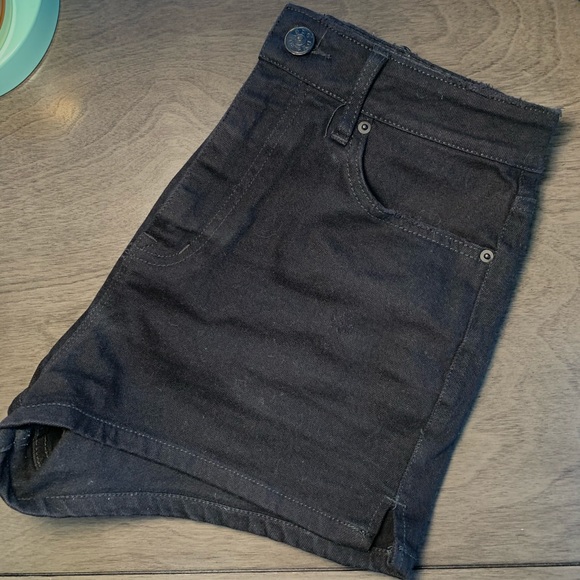 UO High-Waisted Black Denim Shorts - Picture 3 of 6